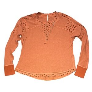 FREE PEOPLE women's burnt orange floral patchwork design longsleeve henley, XS.